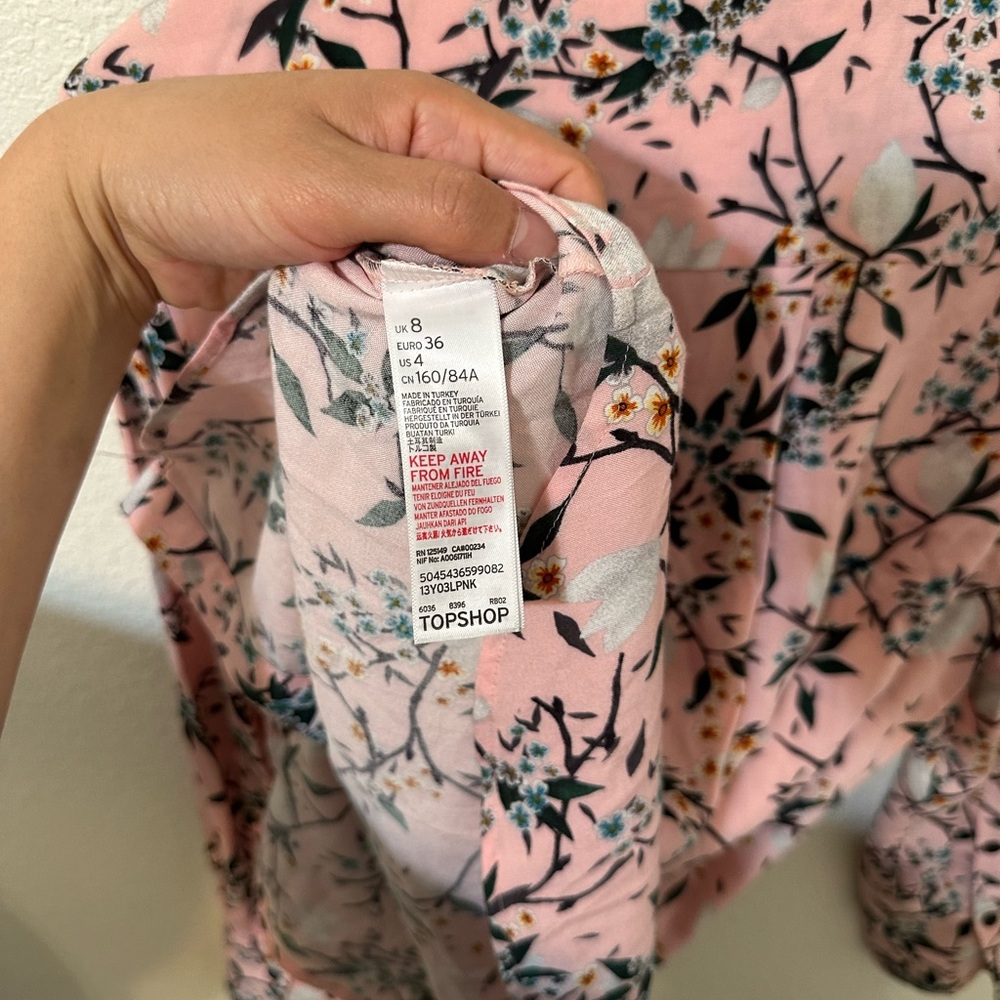 🌸EUC🌸 TOPSHOP Blossom Button Up Pink Blouse Size 4 - Picture 8 of 9